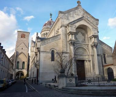 HISTOIRE ABRÉGÉE DE L'ÉGLISE - PAR M. LHOMOND – France - année 1818 (avec images et cartes) Place-2015-06-20-10-Basiliquesaintmartin1613d9774c9465f2cbf8ffc3c59497aa