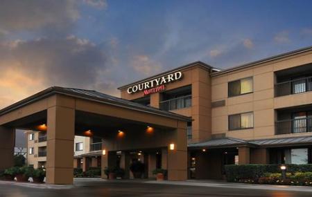 Courtyard By Marriott Image
