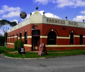 Farmers Arms Hotel Image