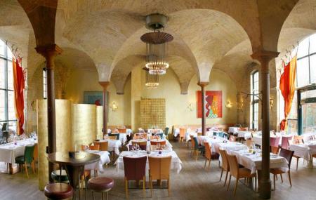 Basil Restaurant Image