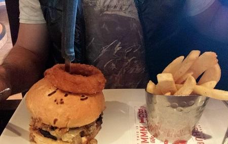 Red Robin Gourmet Burgers Image