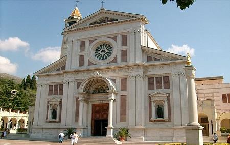 Santuario Gesu Bambino Di Praga Image